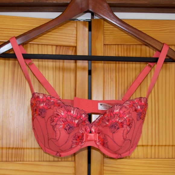 Wacoal Other - NWOT Wacoal Balconette Bra 32DD Wacoal Other - NWOT Wacoal Balconette Bra 32DD